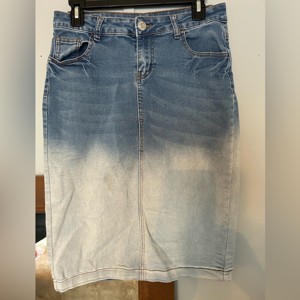 Chic Ombre Denim Midi Skirt
